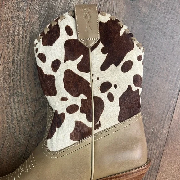 Maya 🐮 Ankle Boots - Picture 6 of 8